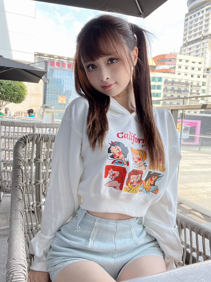黑镜 封面